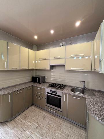 Європейська пл., (Будинок 1)