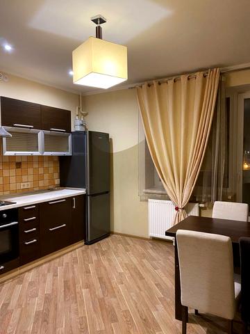 Пасічна вул., 171