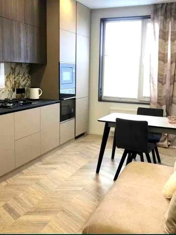 Леоніда Перфецького вул., 2а