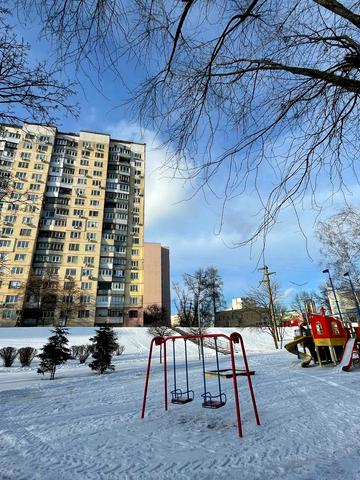 Райдужна вул., 16