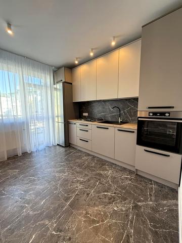 Весняна вул., 2