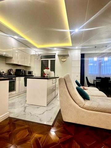 Героїв Крут вул., 4