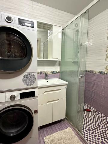 Нагірна вул., 84