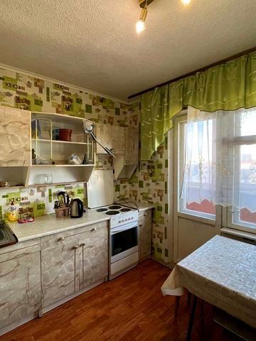 Вячеслава Чорновола вул., 10