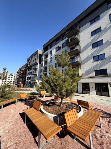 Роксоляни вул., (Будинок 2)