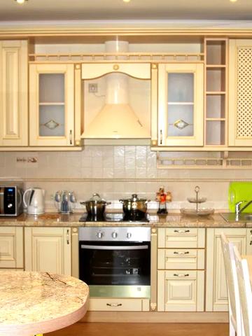 Феодосійська вул., 1