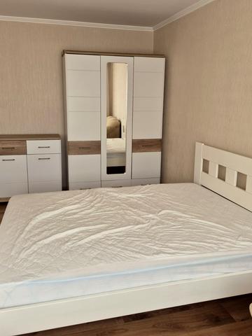 Академіка Глушкова просп., 26