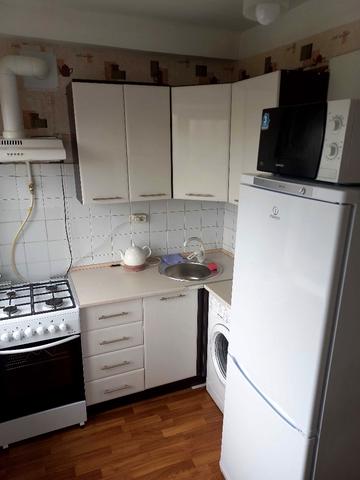 Братиславська вул., 14