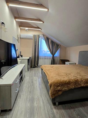 Василя Сухомлинського вул., 8