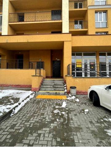 Валерія Лобановського вул., 30