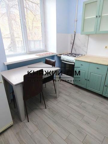 Леоніда Каденюка просп. (Юрія Гагаріна), 2/35