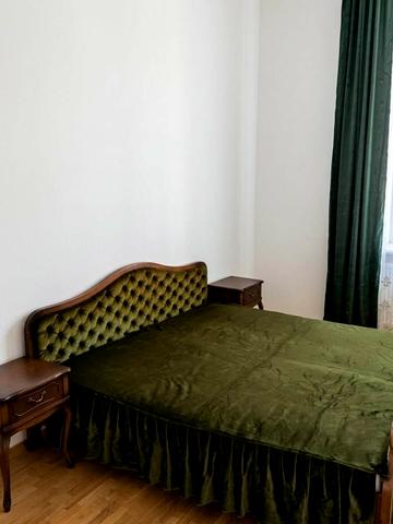 Нечуя-Левицького вул., 8