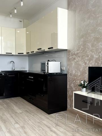 Джона Маккейна вул. (Івана Кудрі), 7