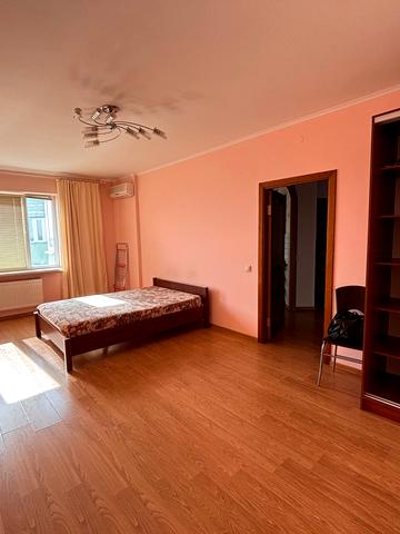 Печерська вул., 2