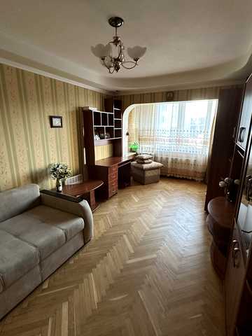 Павла Тичини просп., 1
