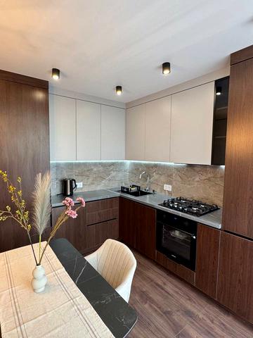 Юліана Пелеша вул., 3