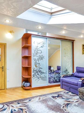 Григорія Сковороди вул., 7