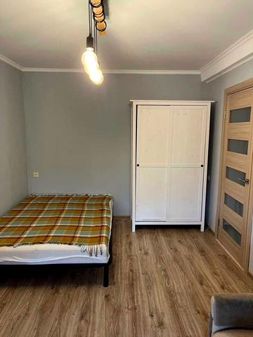 Йорданська вул. (Лайоша Гавро), 8