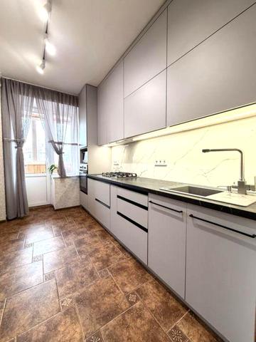 Хмельницька вул., 10