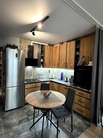 Незалежності просп., (Будинок 1)