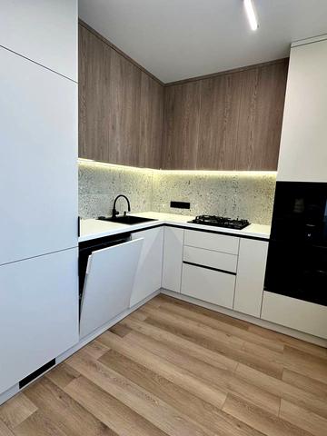 Степана Бандери вул., (Будинок 4)