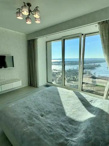 Набережна Перемоги вул., 7