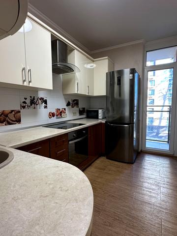 Анатолія Петрицького вул., 13