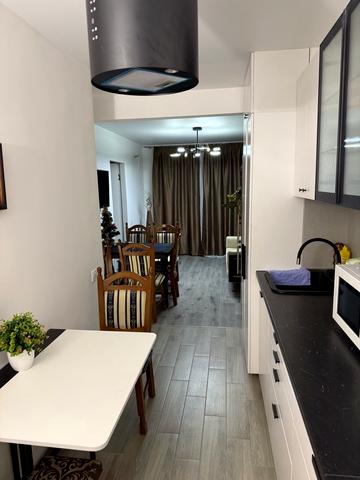 Героїв просп., 4