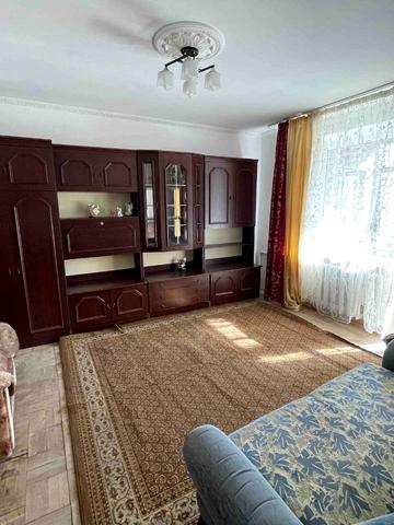 Івана Величковського вул., 32