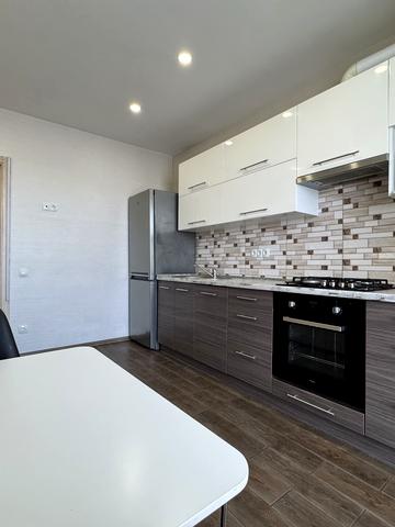 Володимирська вул., 1