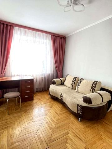 15 Квітня вул., 1