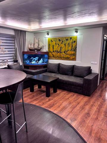 Русанівська набережна вул., 12