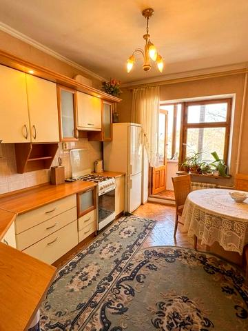 Садиковська вул., 31