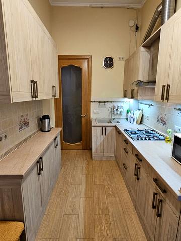 Хрещатик вул., 32-Б