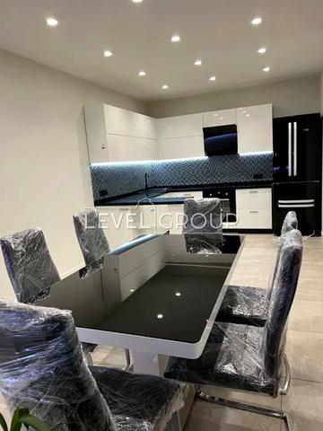 Полтавська вул., 10