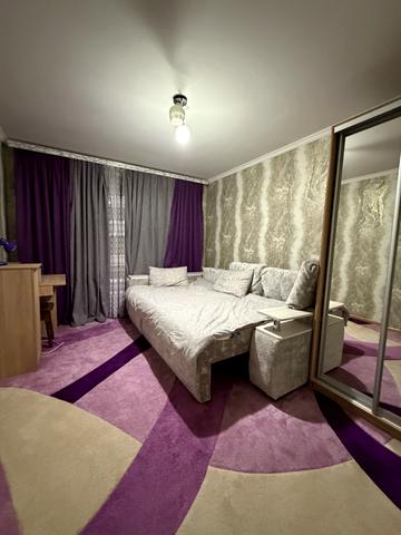 Грушевського просп., 76