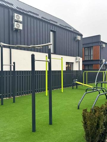 Молодіжна вул., 11