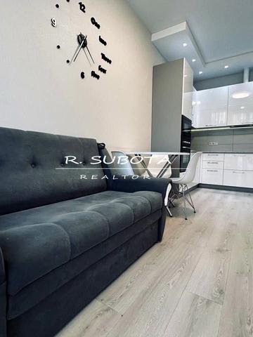 Володимира Моссаковського вул. (Клари Цеткін), 7