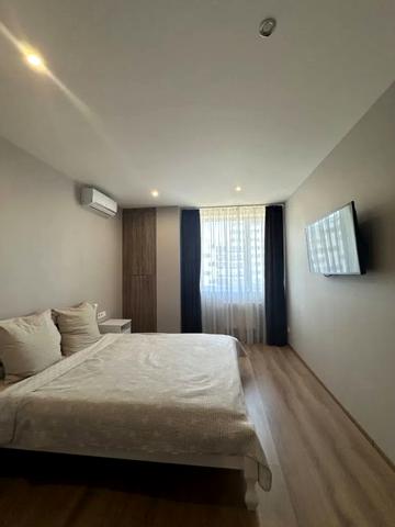 Героїв Харкова просп. (Московський), 162