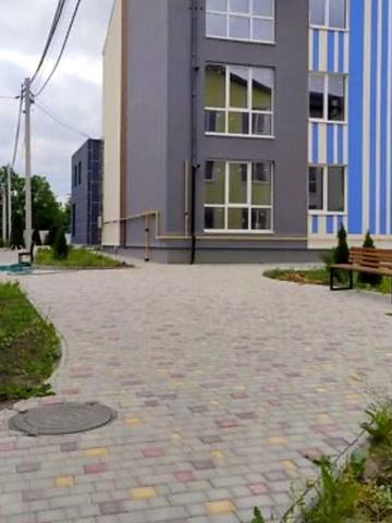 Джерельна вул., (Будинок 1)