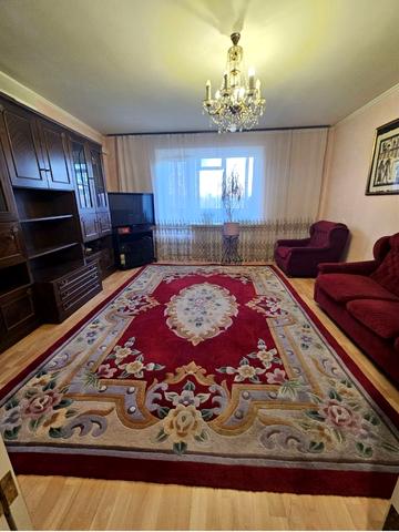 Стадіонна вул., 13