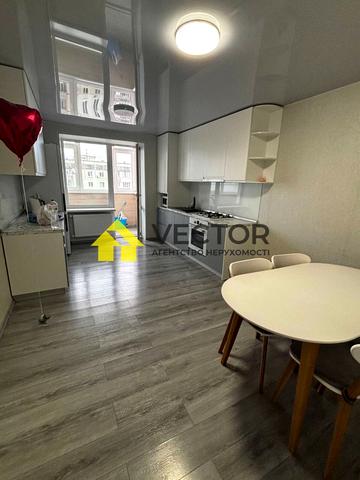 Героїв України вул., 4