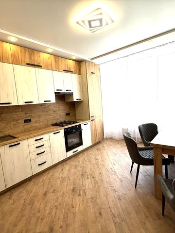 Героїв Крут вул., 8