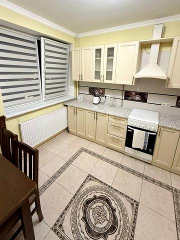 Шептицьких вул., 43