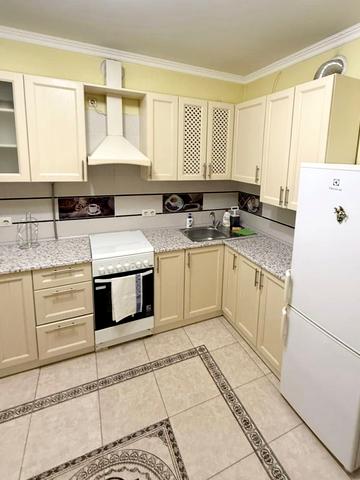 Шептицьких вул., 43