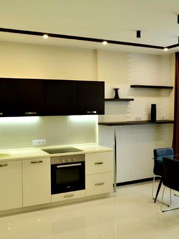 Вячеслава Чорновола вул., 27