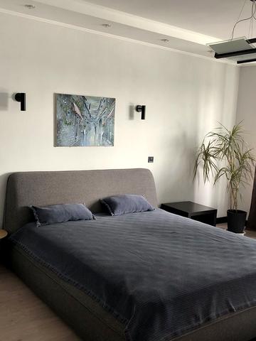 Миколи Ушакова вул., 1-Б