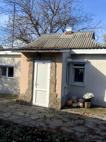 Центральна, 1