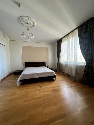 Валерія Лобановського просп. (Червонозоряний), 6-В