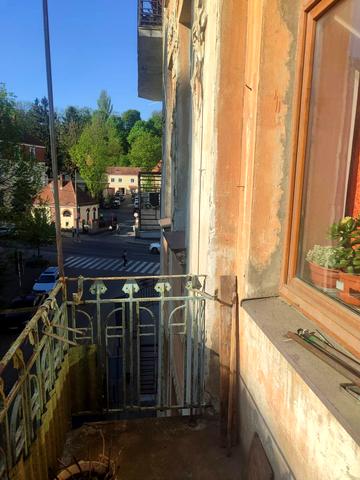 Дніпровська вул., 8